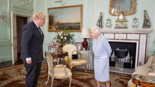 Ein Treffen zwischen Queen Elizabeth und Boris Johnson