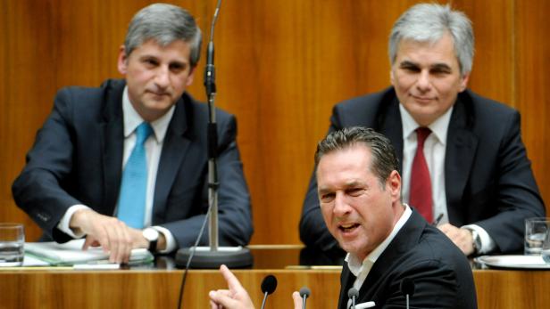 Vizekanzler Michael Spindelegger, FPÖ-Parteichef Heinz Christian Strache und Bundeskanzler Werner Faymann