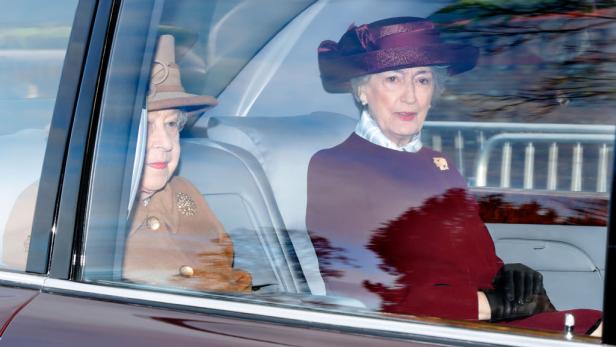 Queen Elizabeth II. und Lady Susan Hussey