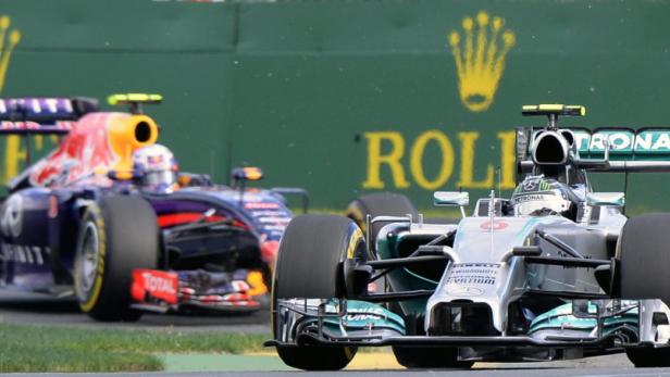 Nico Rosberg gewann das Formel-1- Auftaktrennen in Melbourne, während der zweitschnellste Daniel Ricciardo nach dem Rennen disqualifiziert wurde.