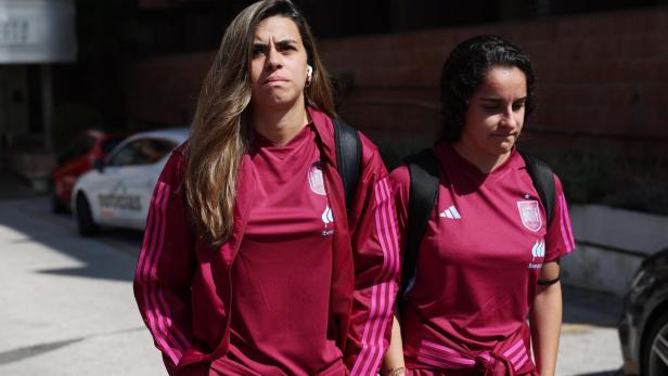 Spain women's soccer team leave their hotel