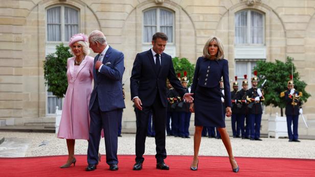 Paris rollte König Charles nun doch den roten Teppich aus