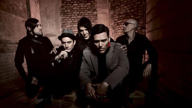 Emigrate mit Rammstein-Gitarrist Richard Kruspe (2ter von rechts)