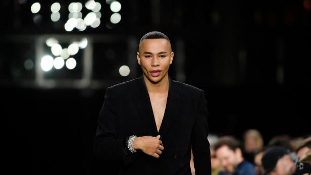 Olivier Rousteing, der Kreativdirektor von Balmain, auf dem Laufsteg.