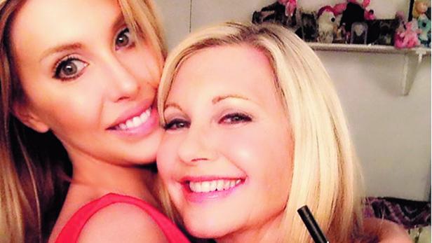 Chloe Lattanzi (li.) und Mutter Olivia Newton-John.