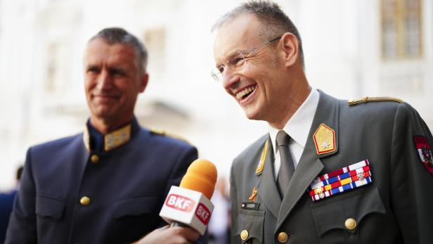 Burgenlands Militärkommandant Gernot Gasser wird interviewt