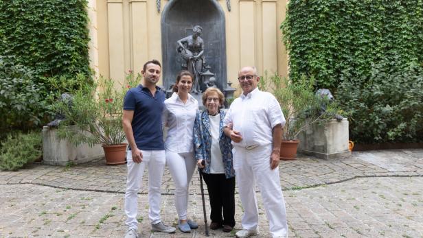 Zahn um Zahn: Seit 103 Jahren für ein strahlend weißes Lächeln