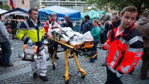 epa03765437 Paramedics carry a weak asylum seeker, who is on a hunger strike, on a stretcher to take him to a hospital, at a protest camp in downtown Munich, Germany, 28 June 2013. According to media reports, about 70 asylum seekers have been on a &#039;Dry Hunger Strike&#039; since 25 June to protest for the categorical recognition of their asylum applications and for better rights for refugees. Some of them have been taken to hospital. EPA/PETER KNEFFEL