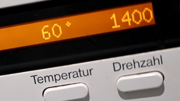 Zu sehen sind eine Temperatur- und die Waschprogrammanzeige einer Waschmaschine.