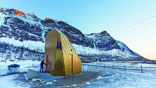 Rastplatz von Ersfjord auf der norwegischen Landschaftsroute Senja. Geplant vom Architekturbüro Tupelo Arkitektur AS.