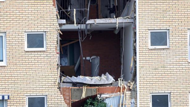 Bandenkriminalität in Schweden: Außenfassade eines Wohnhauses weggesprengt
