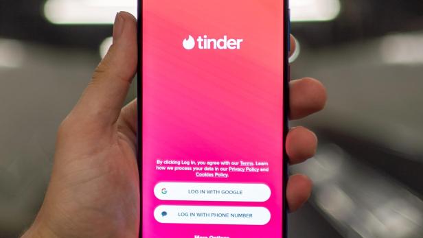 Eine neue Untersuchung zeigt, dass sich Männer auf Dating-Apps häufig überschätzen. 