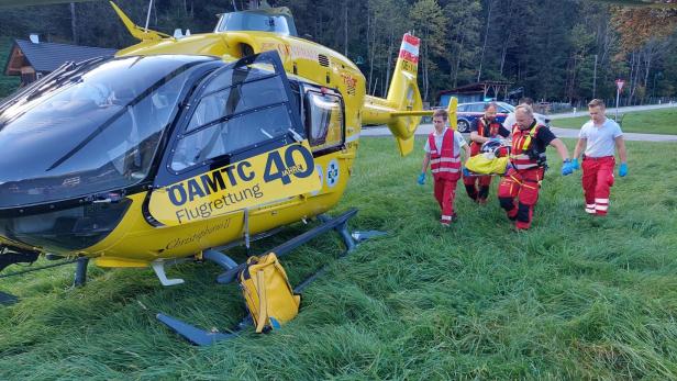 Team des Notarzthubschraubers C11 brchte den Kleinen in Klinikum Klagenfurt