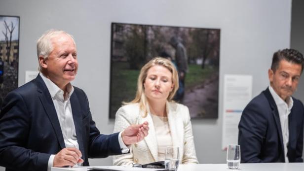 WDR-Intendant Tom Buhrow, Medienministerin Susanne Raab (ÖVP), ORF-General Roland Weißmann