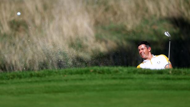Golfstar Rory McIlroy beim Schlag aus dem Bunker beim Ryder Cup