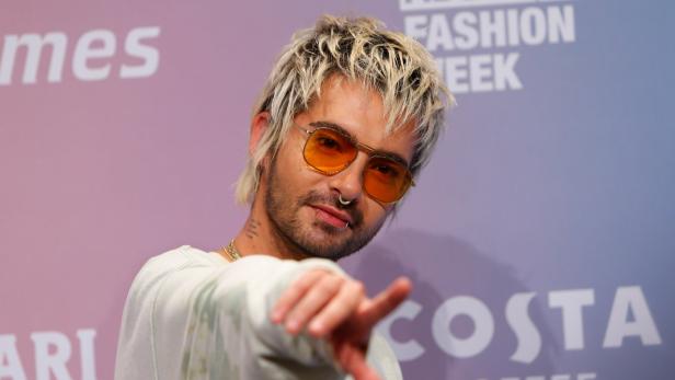 Bill Kaulitz hat einen neuen Freund. Das bestätigt der Tokio-Hotel-Sänger in seinem Podcast "Kaulitz Hills". 