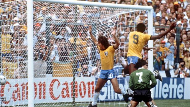 epa03605376 (FILE) A file picture dated 02 July 1982 shows Brazil&#039;s Zico (L) celebrating with his teammate Serginho (C) after scoring the opening goal against Argentinian goalkeeper Ubaldo Fillol (R) during the second round soccer match of the FIFA World Cup 1982 between Argentina and Brazil at Estadio Sarria in Barcelona, Spain. Brazil won 3-1. Arthur Antunes Coimbra, better known as Zico, who was born on 03 March 1953 in Rio de Janeiro, Brazil, will celebrate his 60th birthday on 03 March 2013. Zico, who played in three FIFA Soccer World Cups, is considered as one of the most skilled soccer players in the world and one of history&#039;s greatest playmakers and free kick specialists. Zico, who is often called the &#039;White Pele&#039;, scored 52 goals in 72 international matches for Brazil and was chosen Player of the Year in 1981 and 1983. He won the Asian Cup 2004 as coach of the Japanese national team. EPA/WOLFGANG EILMES