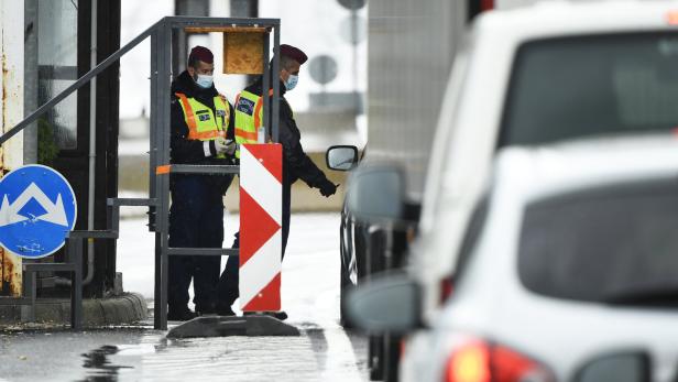 Burgenland: Kastenwagen mit 37 Flüchtlingen gestoppt