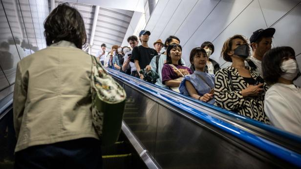 Japan: Gehen auf Rolltreppen gilt jetzt als gefährlich