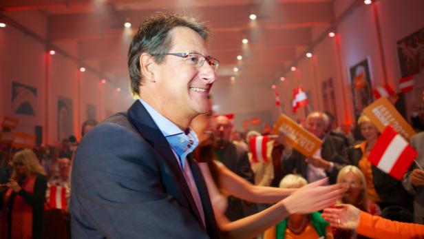 BILD zu OTS - Die rund 500 Delegierten haben am BZÖ-Wahlkonvent soeben BZÖ-Bündnisobmann Josef Bucher einstimmig zum Spitzenkandidaten des Bündnisses gewählt. Bucher dankte für das Vertrauen und begann seine Rede.