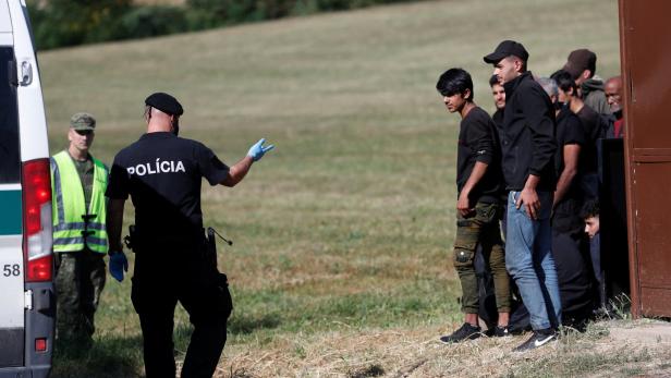 Migranten-Jagd als Ablenkungsmanöver? Harte Kritik an Regierung in Slowakei