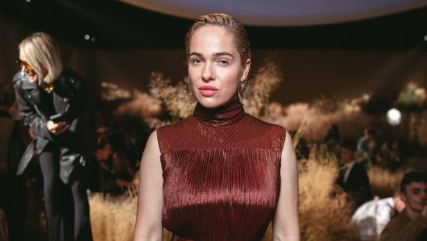 Verena Altenberger in Hermès, gestylt von Simon Winkelmüller