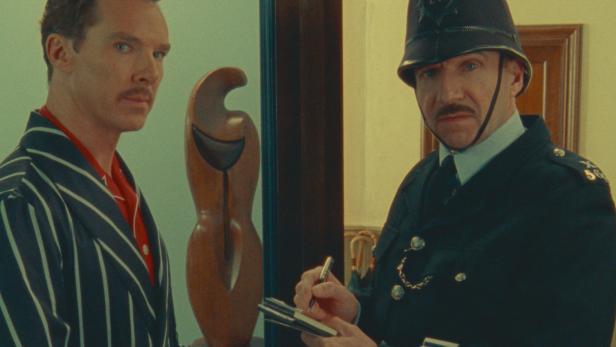 Was guckst du? Benedict Cumberbatch (li.) und Ralph Fiennes in Wes Andersons &quot;Ich sehe was, was du nicht siehst&quot;