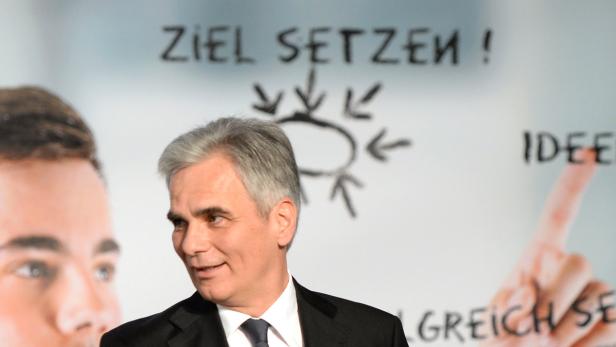 Bundeskanzler Werner Faymann bei der Präsentation des Wirtschaftsberichts 2015