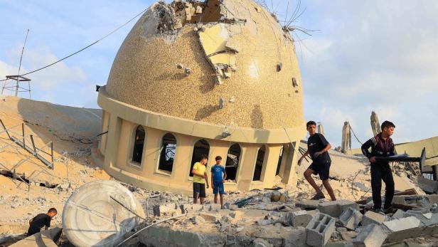 Zerstörte Moschee in Khan Yunis im Gazastreifen