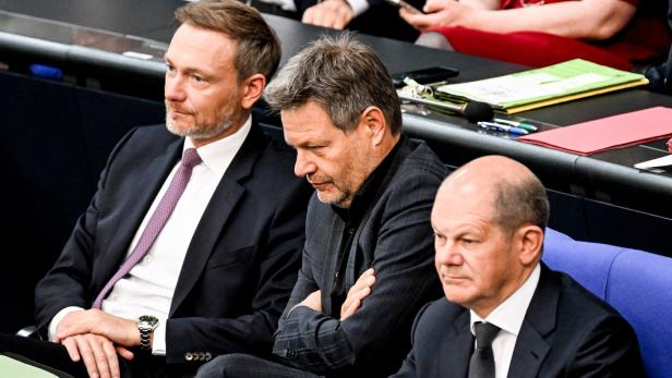 Lange Gesichter in der Ampel-Koalition bei FDP-Chef Lindner, dem grünen Wirtschaftsminister Habeck und SPD-Kanzler Scholz (v.l.n.r.)