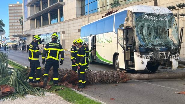 Bus rast in Menschengruppe: Drei Tote in Spanien 