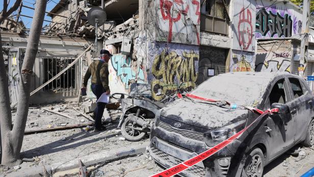 Ein zerstörtes Gebäude in Tel Aviv nach einem nächtlichen Raketenangriff der Hamas.