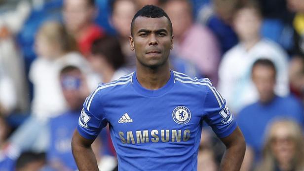 Ashley Cole im blauen Trikot des FC Chelsea.