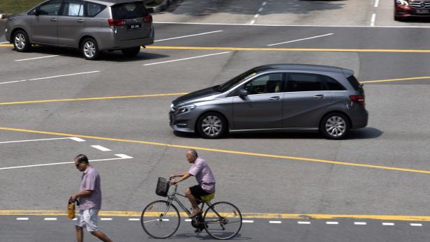 Der Durchschnittsbürger in Singapur kann sich ein Auto plus Lizenz nicht mehr leisten