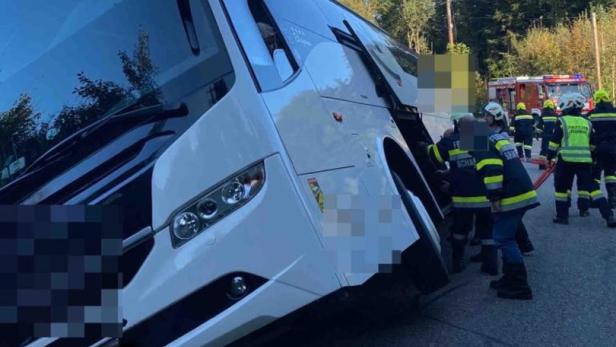 Unglück in der Steiermark verhindert: Bus stürzte fast über Hang