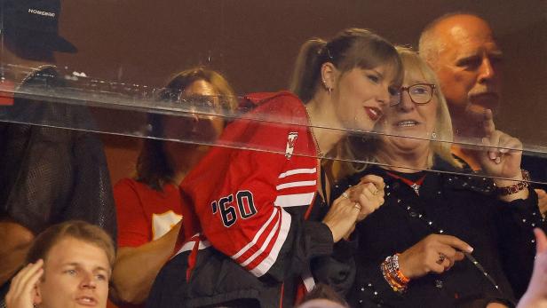 Taylor Swift und die Mutter von Travis Kelce, Donna Kelce
