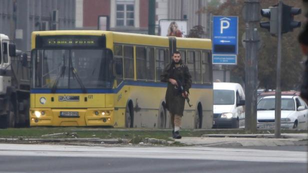 Mann feuert auf US-Botschaft in Sarajevo