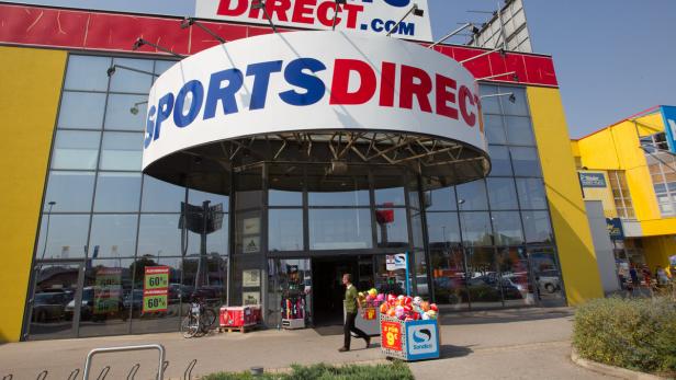 Will mit Billigwaren auch hierzulande punkten: Sports Direct Megastore, Gewerbepark Stadlau.
