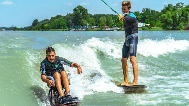 Vom Pflegefall zum Surf-Weltmeister: Wie ein Wiener die Stars begeistert