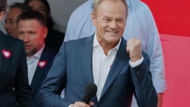 Der ehemalige EU-Ratspräsident Donald Tusk feierte nach der Wahl am Sonntag: Seine Bürgerkoalition hat gute Chancen, zu regieren.