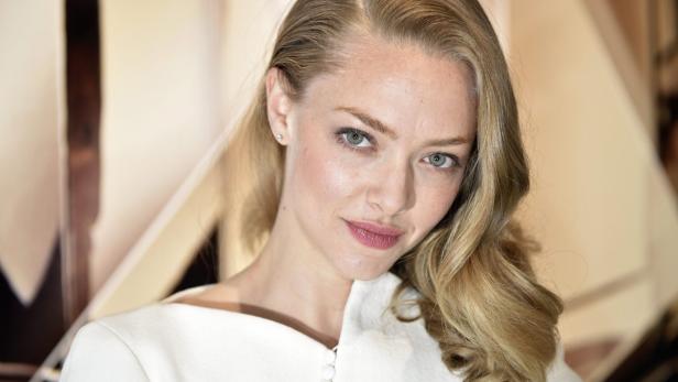 Für Amanda Seyfried wohnen bald die Hochzeitsglocken.