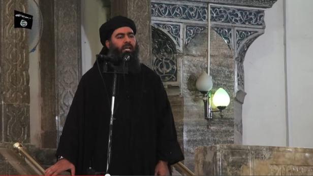 Doch auch die Vermeidung von Bildmaterial wird bewusst eingesetzt. Vom selbst ernannten Kalifen Abu Bakr al-Baghdadi gibt es nur wenige Aufnahmen. So werden Legendenbildung und Mythos rund um den IS-Chef gefördert.