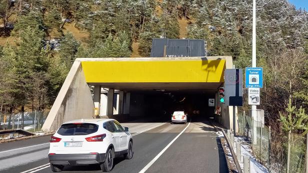Tirol: Lermooser Tunnel wegen defekter Wasserleitung gesperrt