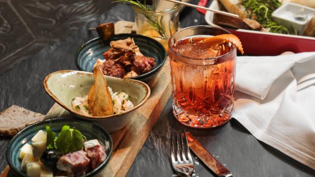 Essen mit Cocktailbegleitung.