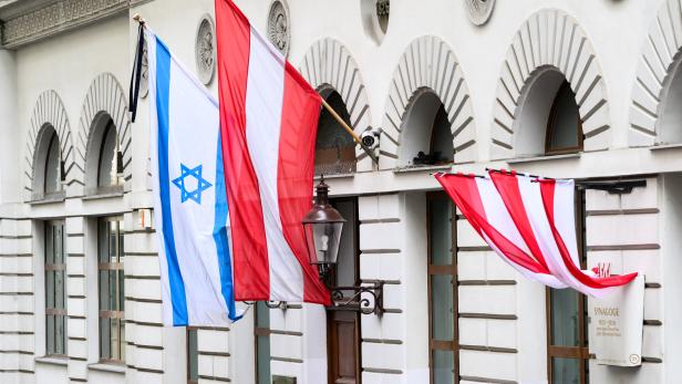 Eine Israel-Flagge am Wiener Stadttempel.