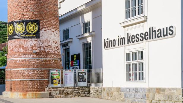 Das Kino im Kesselhaus in Krems von vorne abgebildet