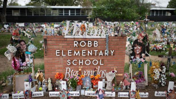 Im Mai 2022 starben 19 Schüler und zwei Lehrer an einer Schulschießerei in Uvalde, Texas.