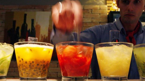 Die Zubereitung alkoholischer Mixgetränke wird in der Türkei aus den Lehrplänen der Hotelfachschulen gestrichen. (Symboldbild)