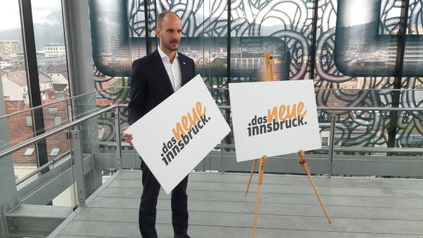 Auf der Aussichtsplattform des Innsbrucker Rathauses präsentierte Tursky den neuen Listen-Namen
