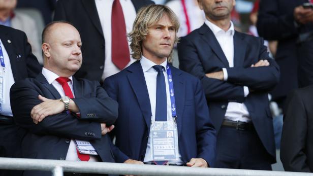 Der ehemalige Fußballspieler Pavel Nedvěd bei einem Turnier.